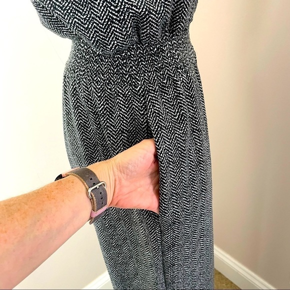 Vince Camuto Sleeveless Chevron Jumpsuit – Size Small - Picture 5 of 16